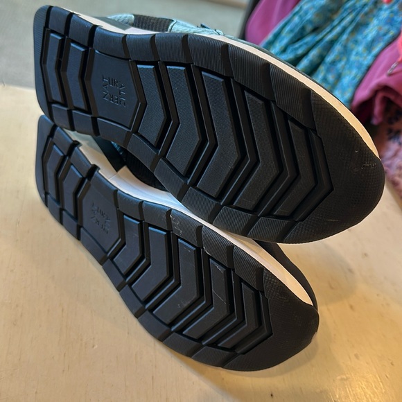 Brand new! Naturalizer Sneaker 7.5 - Picture 2 of 4